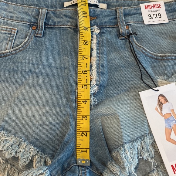 Celebrity Pink Mid Rise The Sugar Distressed Jeans Shorts Size 9 / 29 - Picture 7 of 10